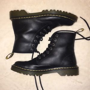 LIKE NEW Doc Martin boots